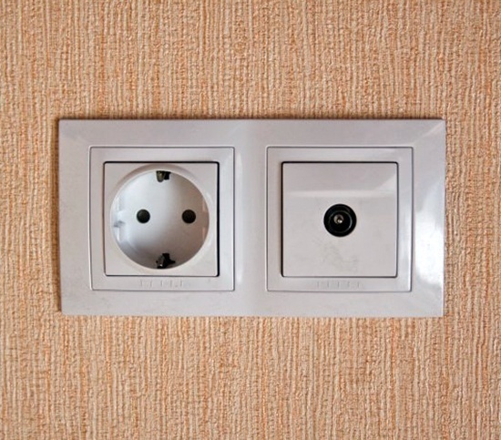 Для чего стоит поменять электропроводку в своей новой квартире