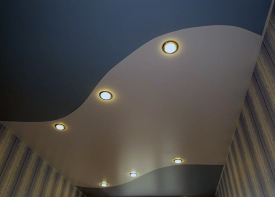 Цветные натяжные потолки