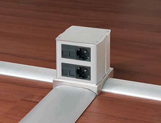 Напольные башенки для монтажа электрической или информационной сети