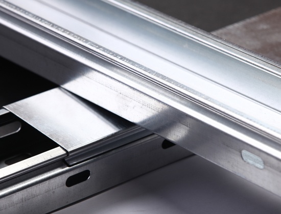 Крышки кабельного лотка с цинк-ламельным покрытием