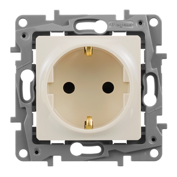 Розетка Legrand Etika со шторками, с заземлением, винтовой зажим, слоновая кость (бежевый)