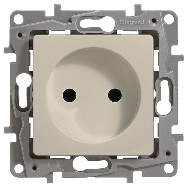 Розетка Legrand Etika Plus со шторками без заземления, винтовой зажим, слоновая кость (бежевый)