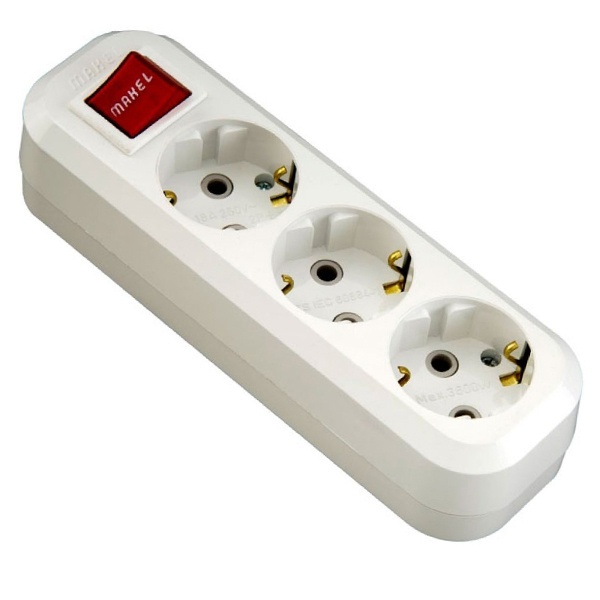 Колодка электрическая Makel на 3 розетки 16А с заземлением и выключателем белая