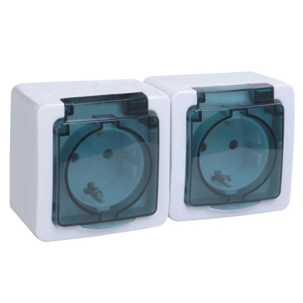 Розетка двойная ИЭК Гермес Plus 2х2П+3 с дымчатой крышкой РСб22-3-ГПБд IP54 белый