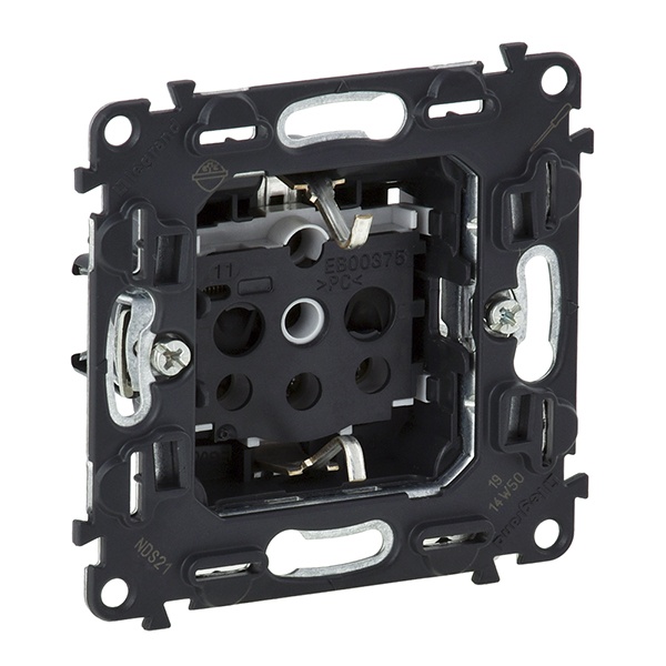 Силовая розетка с/з со шторками 16а 220В винтовые зажимы Legrand Life/Allure механизм