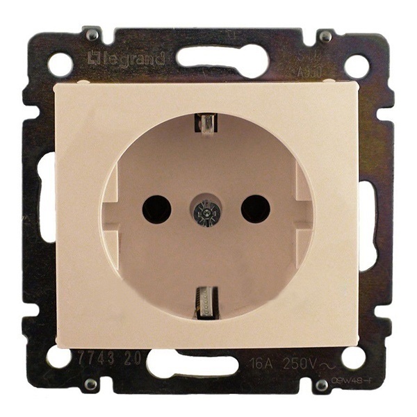 Розетка с/з 220В со шторками автоматические клеммы Valena Legrand слоновая кость (бежевый)