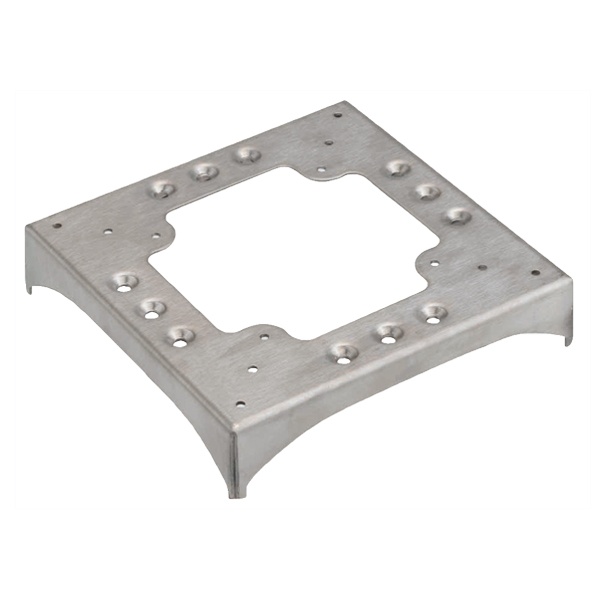 Цоколь  SC для соединения напольного кабель-канала с 1 вырезом 85х18 и 3 перфорациями 130х18 алюмини