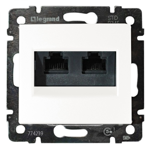 Информационная розетка Legrand Valena RJ45 категория 5e UTP 2 выхода на винтах белый