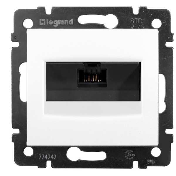 Информационная розетка Legrand Valena RJ45 кат 6 UTP 1 выход монтаж на винтах белый