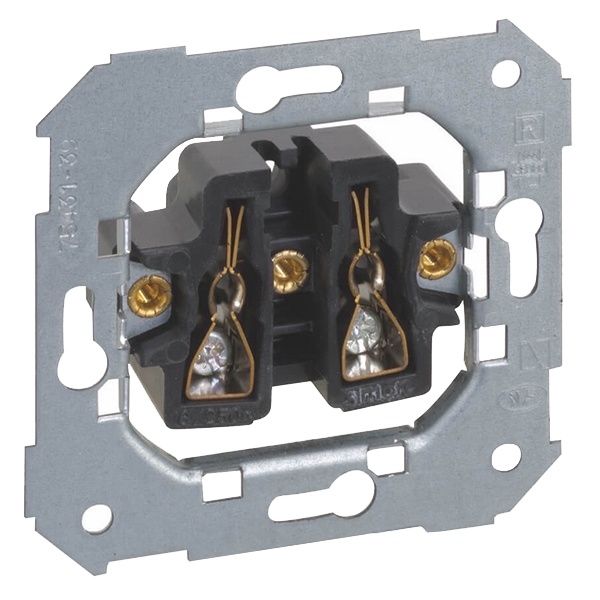 Розетка двухполюсная без заземления Simon 82 16А 250В винтовой зажим, механизм