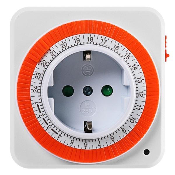 Розетка с механическим суточным таймером TDM ТРМ-02 16А шаг 15 мин.