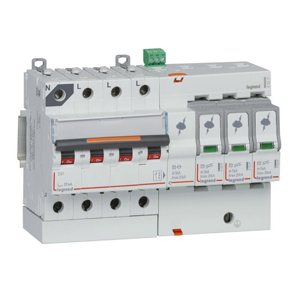 Разрядник Legrand 3P+N тип Т2 Imax 20 кА 255-320В 8 модуля с автоматическим выключателем С25