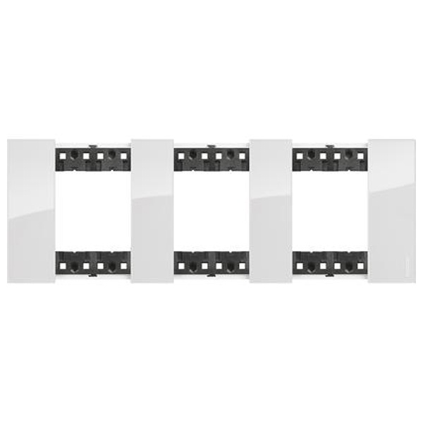 Рамка 3 поста (2+2+2 модуля) пластик BTicino Living Now цвет Лед