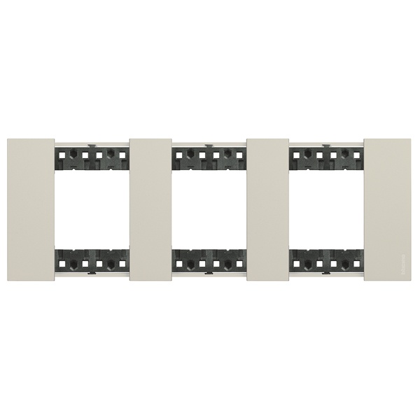 Рамка 3 поста (2+2+2 модуля) пластик BTicino Living Now песочный