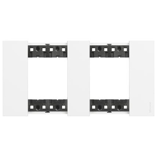 Рамка 2 поста (2+2 модуля) пластик BTicino Living Now белый