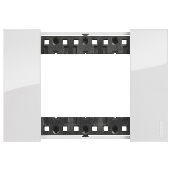 Рамка 3 модуля пластик BTicino Living Now цвет Лед