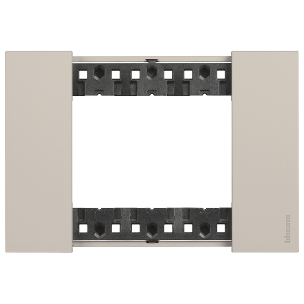 Рамка 3 модуля пластик BTicino Living Now песочный