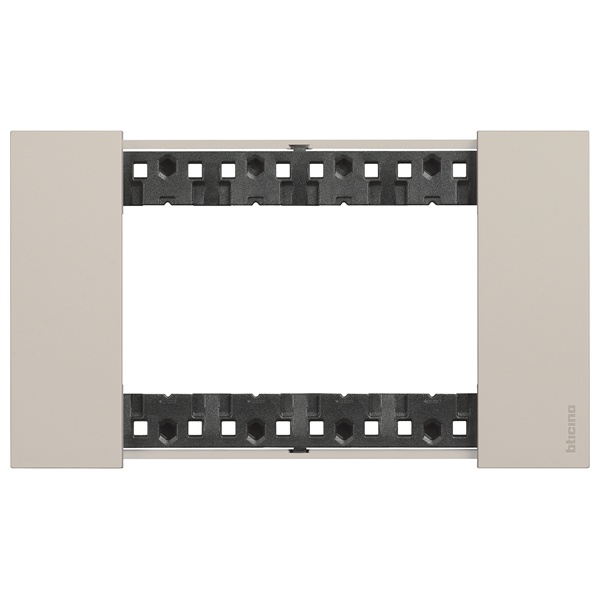 Рамка 4 модуля пластик BTicino Living Now песочный