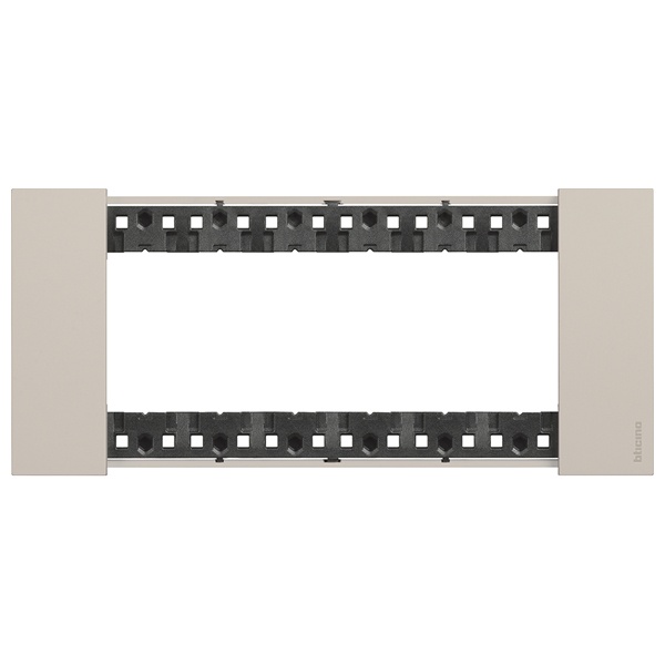 Рамка 6 модуля пластик BTicino Living Now песочный