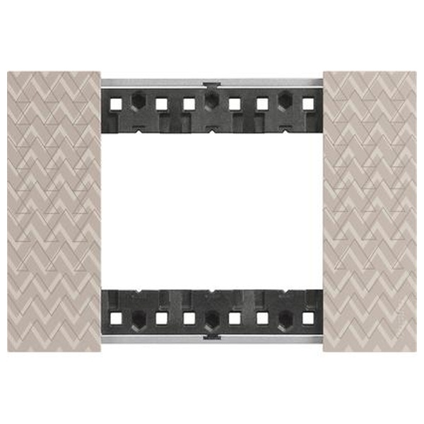 Рамка 3 модуля пластик BTicino Living Now цвет Оптик