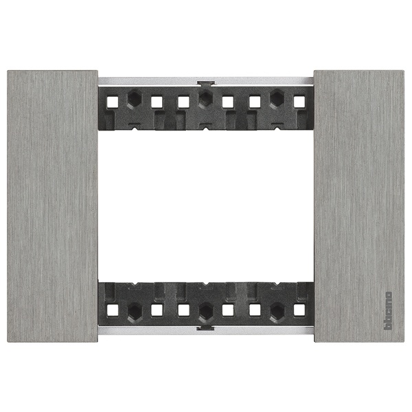 Рамка 3 модуля металл zamak BTicino Living Now цвет Сталь