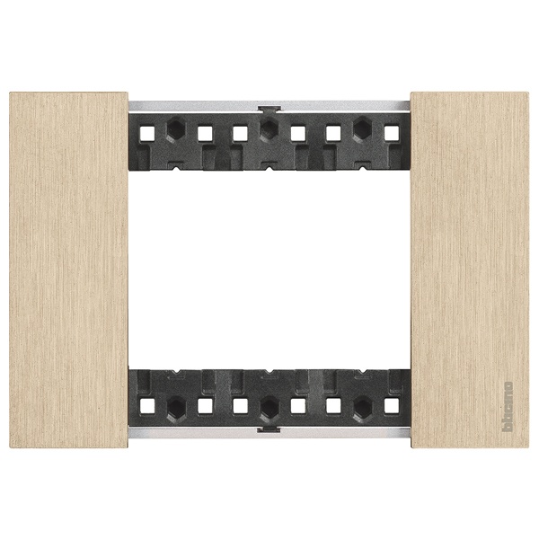 Рамка 3 модуля металл zamak BTicino Living Now цвет Золото