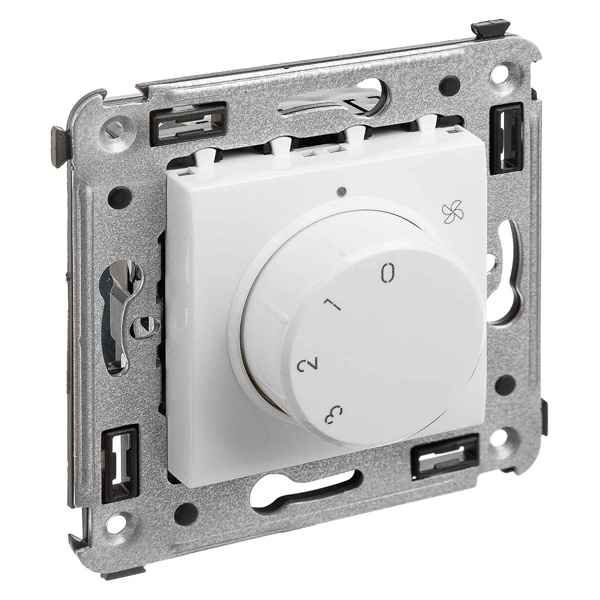 Механизм управления вентиляторами в стену DKC Avanti, белое облако