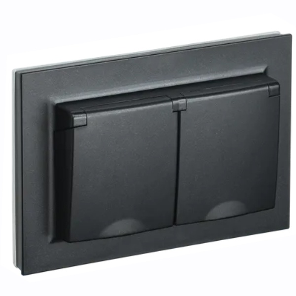 Розетка ИЭК BRITE 2х2P+E Schuko шторки с крышкой двойная 16А IP44 черный в сборе(РСбш12-3-44-БрЧ)