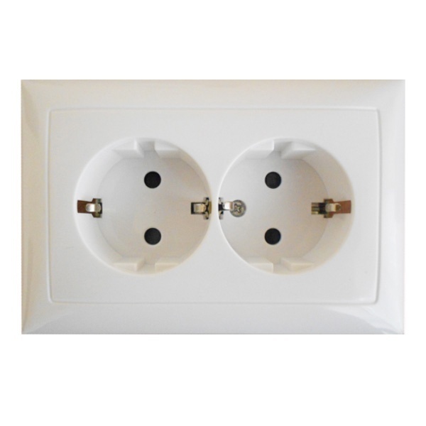 Розетка двойная прямая с заземляющим контактом, со шторками Экопласт LK60, белый