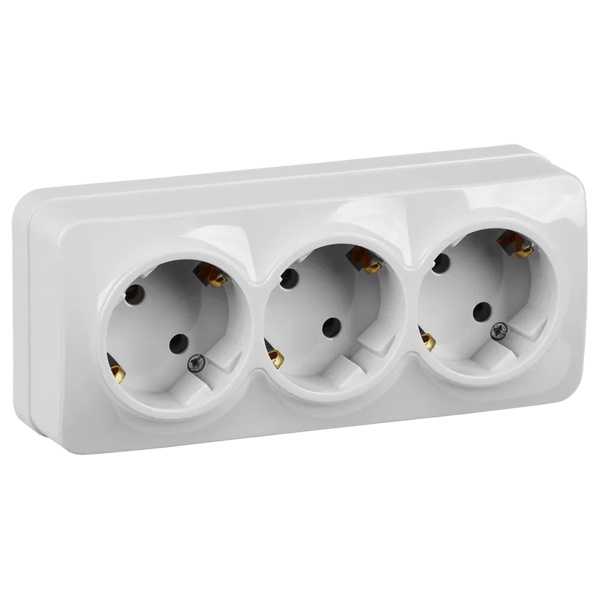 Накладная розетка 3-ая ИЭК GLORY с заземлением без шторок 16А РС23-3-ХБ белый