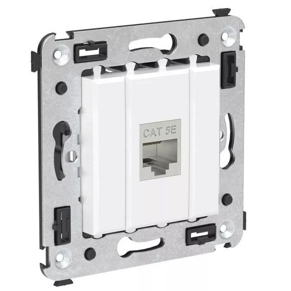 Компьютерная розетка RJ-45 в стену DKC Avanti кат.5e без шторок с экраном механизм, белое облако