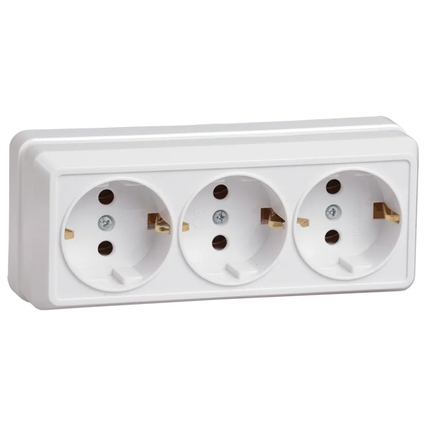 Накладная розетка 3-ая Generica Октава с заземлением РС23-3-ОБ 2P+E 16А белый