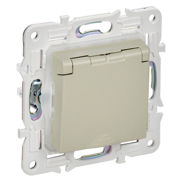 Розетка с заземлением ИЭК SKANDY SK-R11B 16А шторки крышка IP44 бежевый