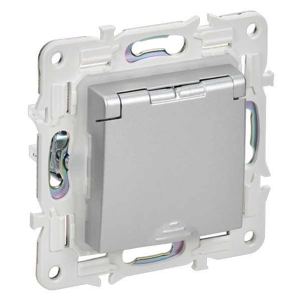 Розетка с заземлением ИЭК SKANDY SK-R11S 16А шторки крышка IP44 серебряный