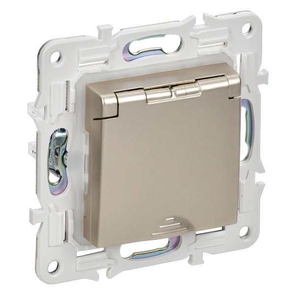 Розетка с заземлением ИЭК SKANDY SK-R11Sh 16А шторки крышка IP44 шампань