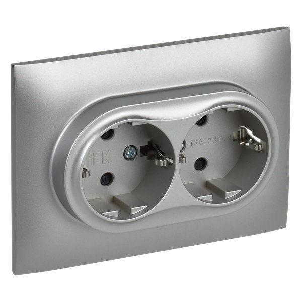 Розетка 2-я с заземлением в сборе ИЭК SKANDY SK-R07S 16А шторки серебряный