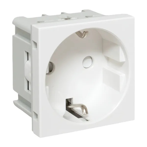 Розетка EKF C-Line 2P+E шторки винтовой зажим белая