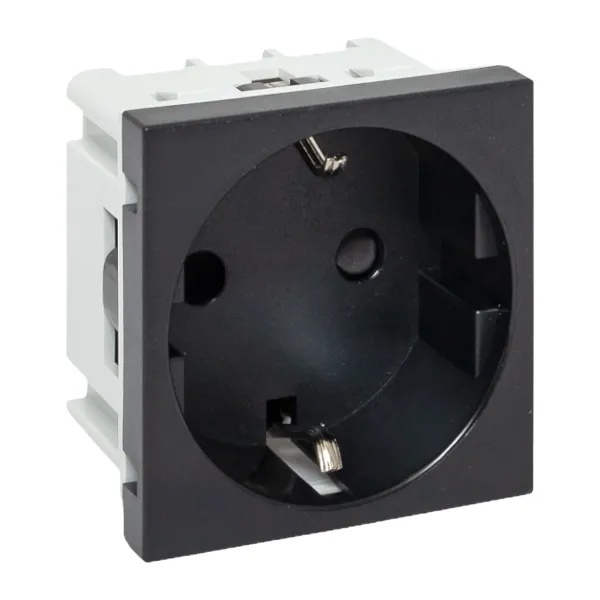 Розетка EKF C-Line 2P+E шторки винтовой зажим черная