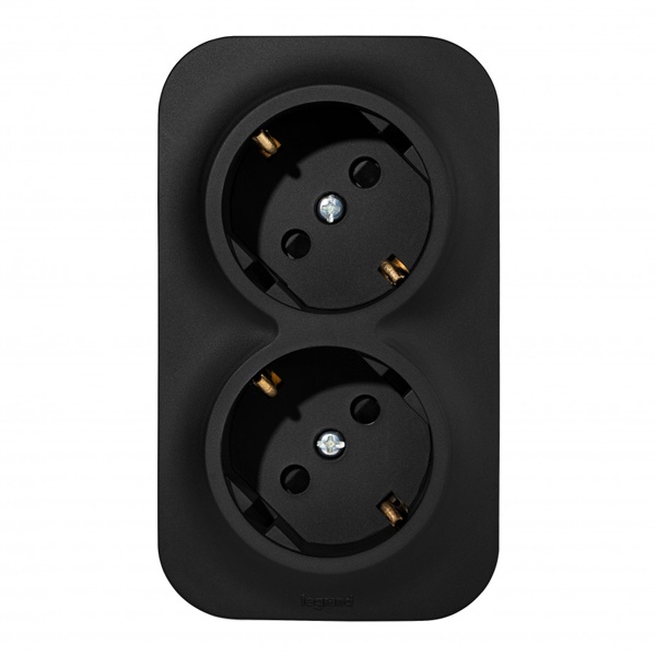 Накладная розетка двойная Legrand Quteo с заземлением со шторками чёрный матовый