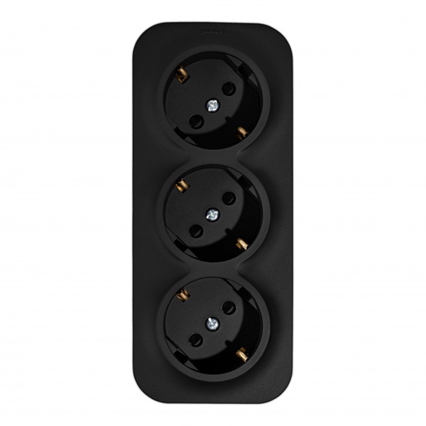 Накладная розетка тройная Legrand Quteo с заземлением со шторками чёрный матовый