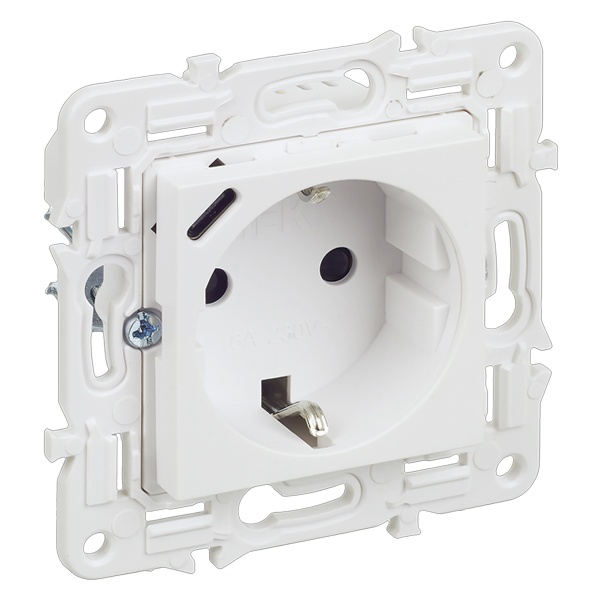 Розетка с зарядкой 2Р+Е со шторками ИЭК SKANDY SK-R17W 16А с USB С 18Вт арктический белый