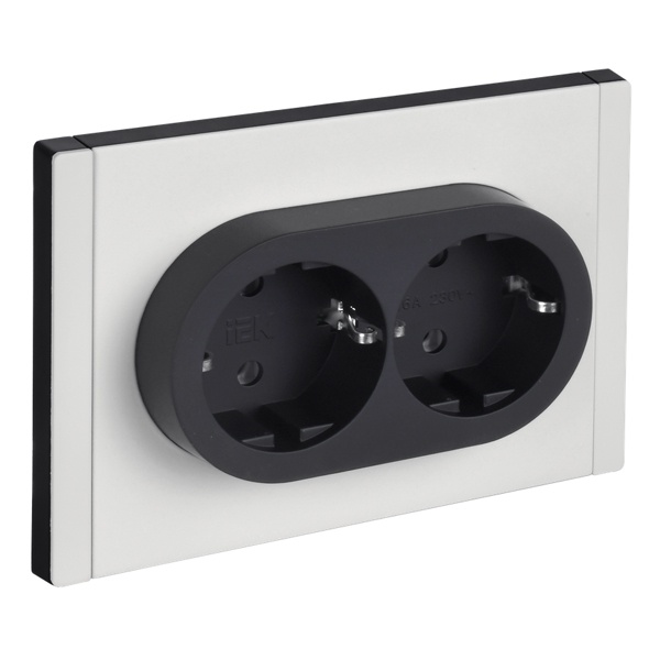 Розетка 2-я с заземлением в сборе ИЭК FORTE&PIANO FP223M 16А шторки автозажим металл белый