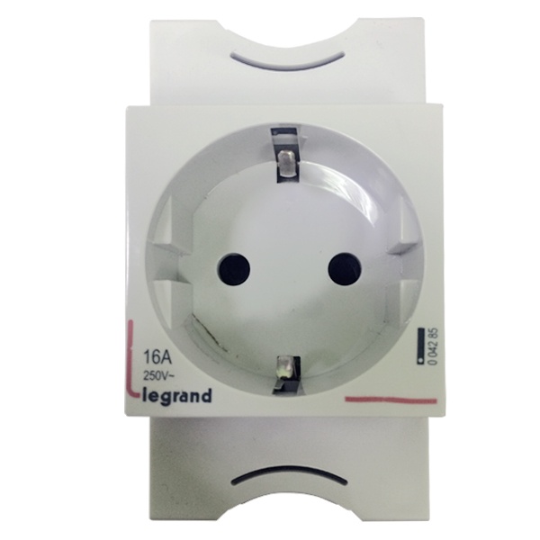 Розетка Legrand на DIN-рейку 2Р+Е 16А 250В