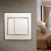 Выключатель трехклавишный Intro 10А 250В IP20 Plano, слоновая кость 1-106-02 (бежевый)