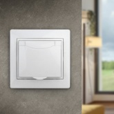 Розетка Intro 2P+E Schuko с крышкой и шторками 16А 250В IP42 Plano, белый 1-207-01