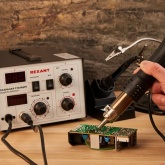 Паяльная станция с цифровым дисплеем Rexant 220В 40/690Вт 100-500°С (паяльник + фен) R852AD+