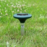 Ультразвуковой отпугиватель змей Rexant на солнечной батарее до 30м2 t5-50°С (пластик/алюминий)