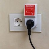 Реле напряжения Rexant 16А вилка-розетка