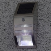 Светильник фасадный ЭРА с подсветкой и датчиком движения Хром, на солнечной батарее ERFS012-26