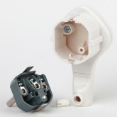 Вилка с заземлением ЭРА ультраплоская V5(U) 2P+E 16А прямая с кольцом белая